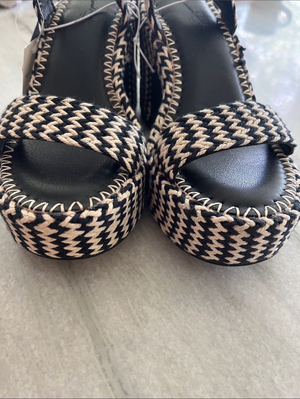 Universal Thread Platform Block Heel Sandal in Black & White Zigzag NWT - Picture 4 of 6